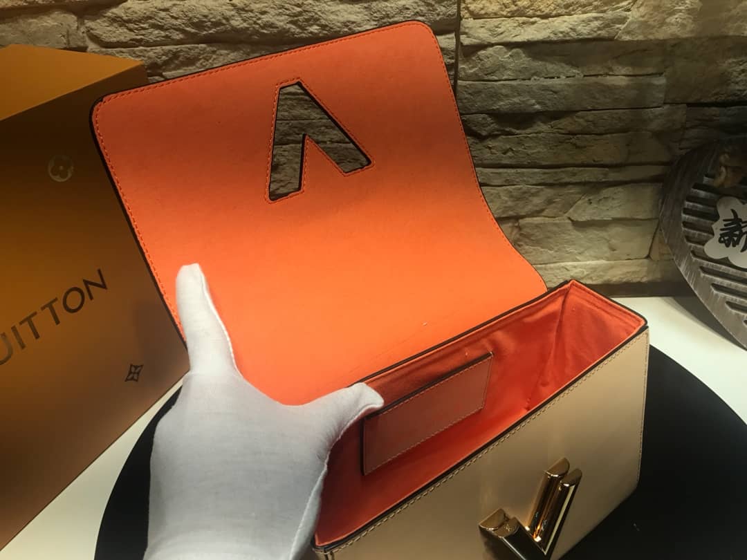 L0vis Vvtt0n Twist Epi Handbag Replica