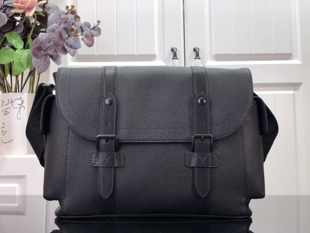 L0vis Vvtt0n Trunk Taurillon Leather Messenger Bag Replica Black M58494