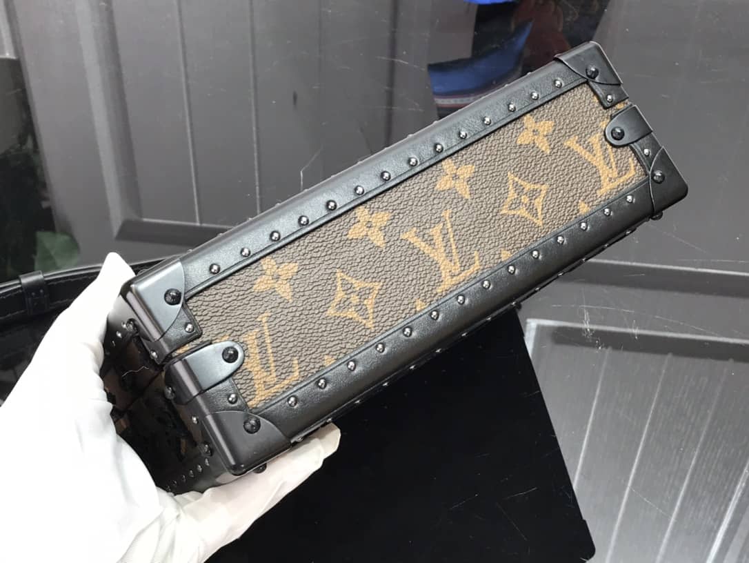 L0vis Vvtt0n Monogram Replica Clutch Box M20233