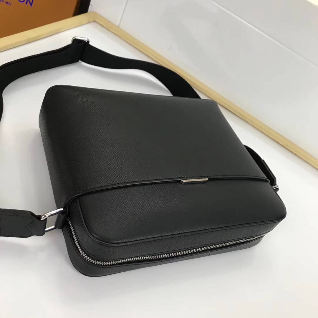 L0vis Vvtt0n Taiga Anton Messenger MM Mens Shoulder Bag Replica M33429