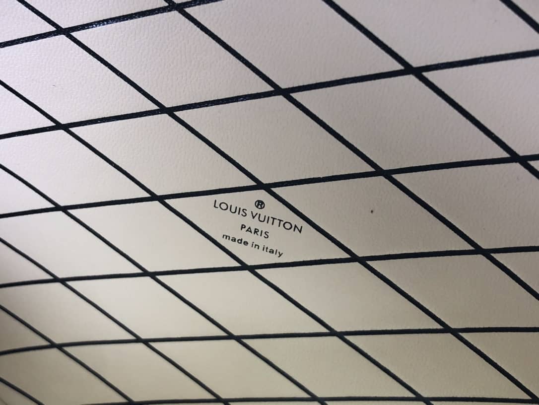 L0vis Vvtt0n Petite Boite Chapeau Crocodilien Brillant Replica Bag Yellow N93597