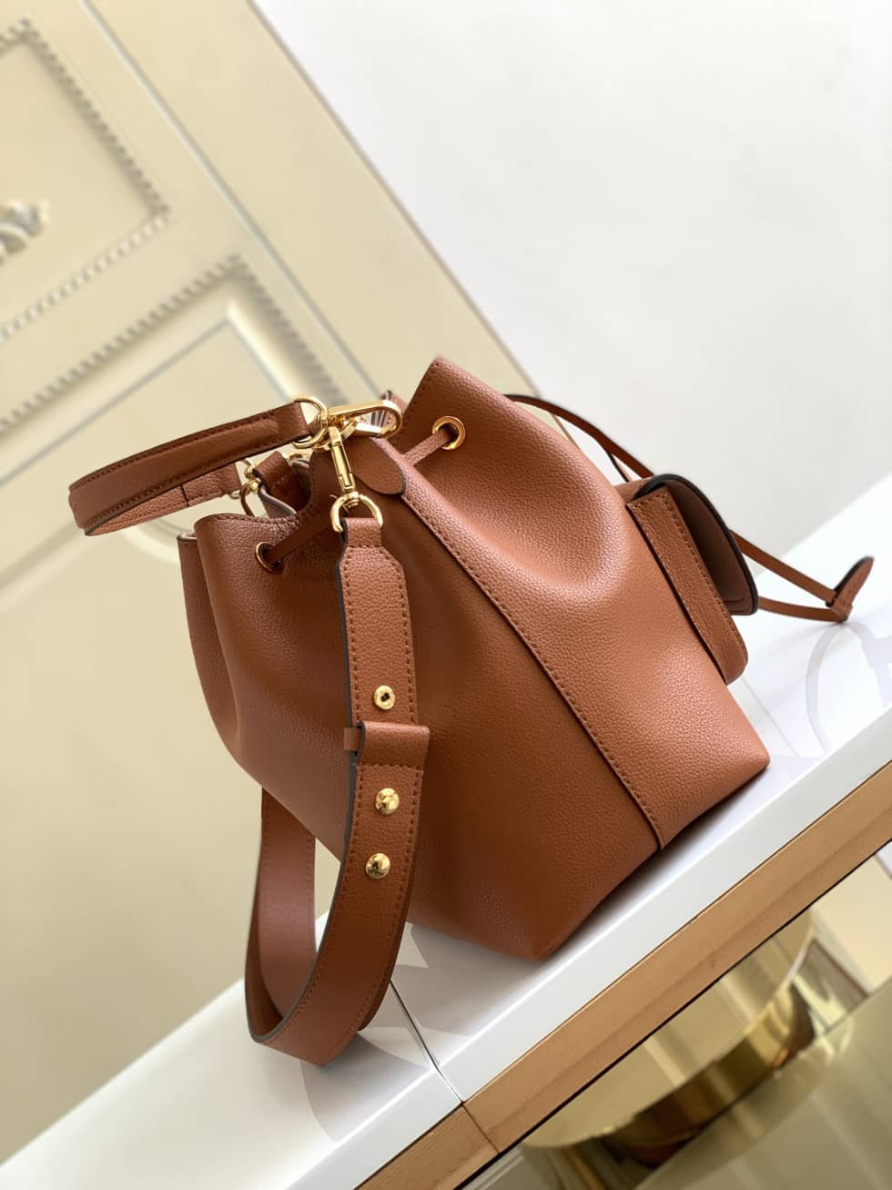 L0vis Vvtt0n Lockme Grained Calf Leather Brown M57689 Replica Bucket Bag