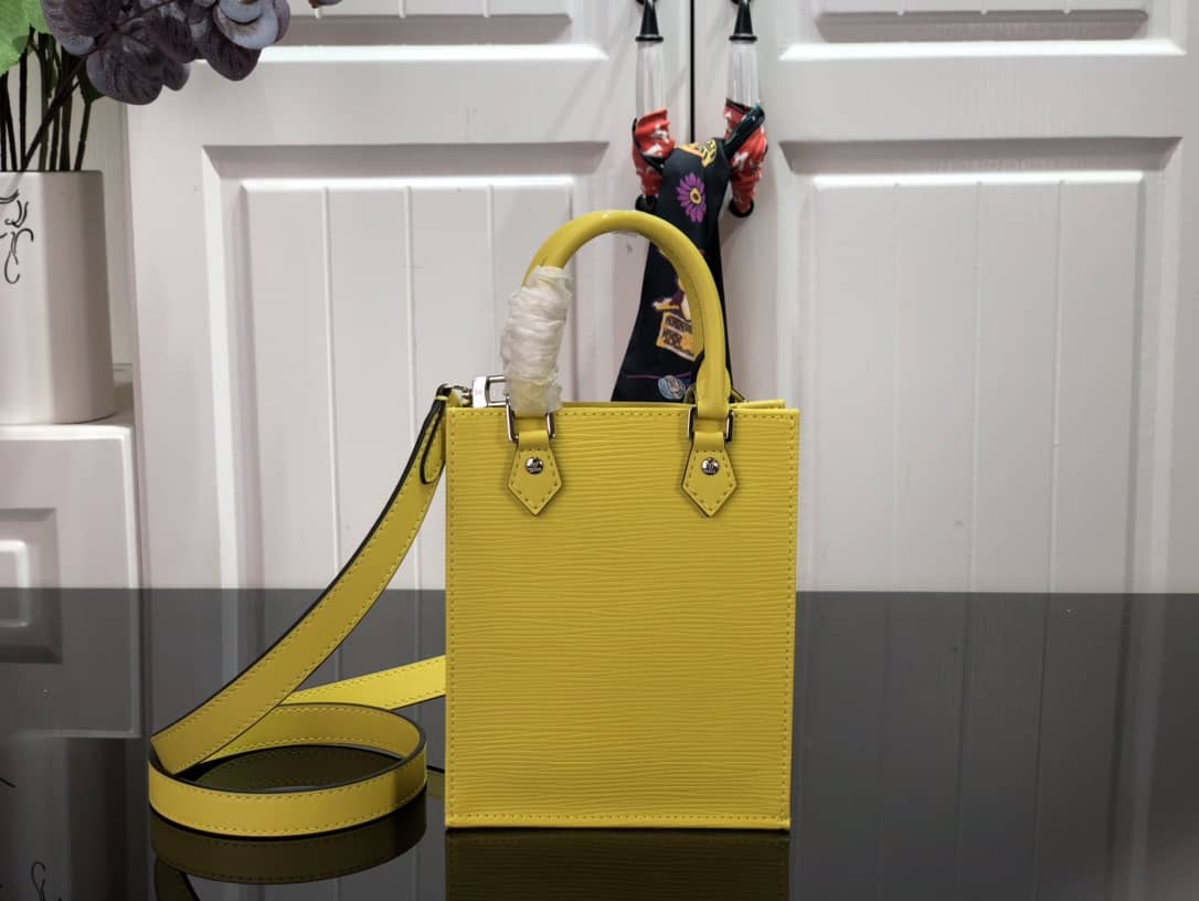 L0vis Vvtt0n Petit Sac Plat Flat Shoulder Bag Replica Yellow M80169