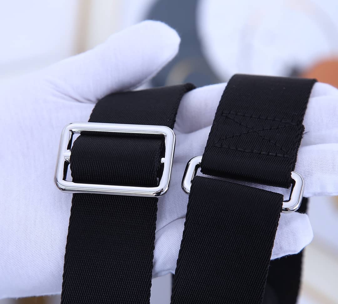 L0vis Vvtt0n Alpha Wearable Wallet Replica N60414