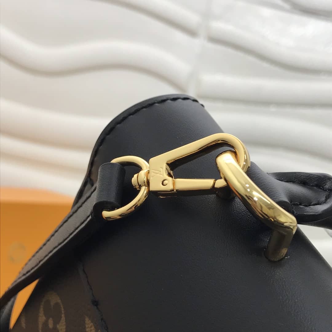 L0vis Vvtt0n Locky BB Replica Crossbody Bag Black M44321