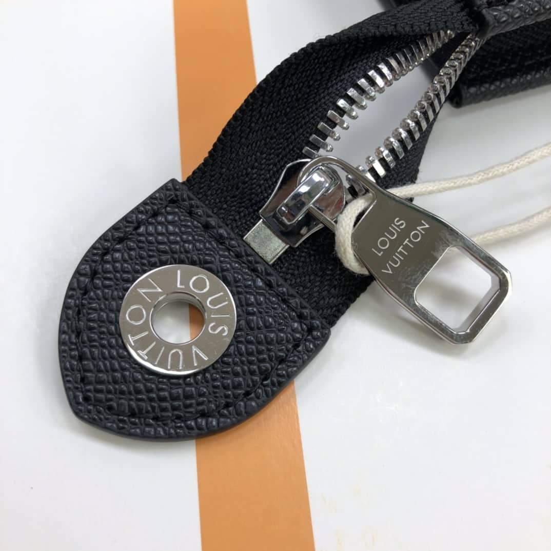 L0vis Vvtt0n Pochette Voyage MM Replica Clutch Black M30395