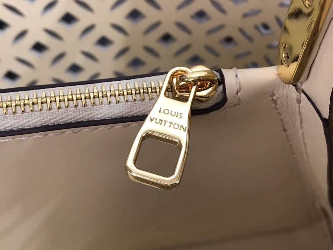 L0vis Vvtt0n Capucines BB Cutout Leather Bag Replica Beige M57228