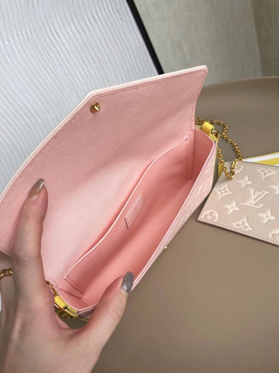L0vis Vvtt0n Pochette Felicie Monogram Empreinte Pink Beige M81359 Replica