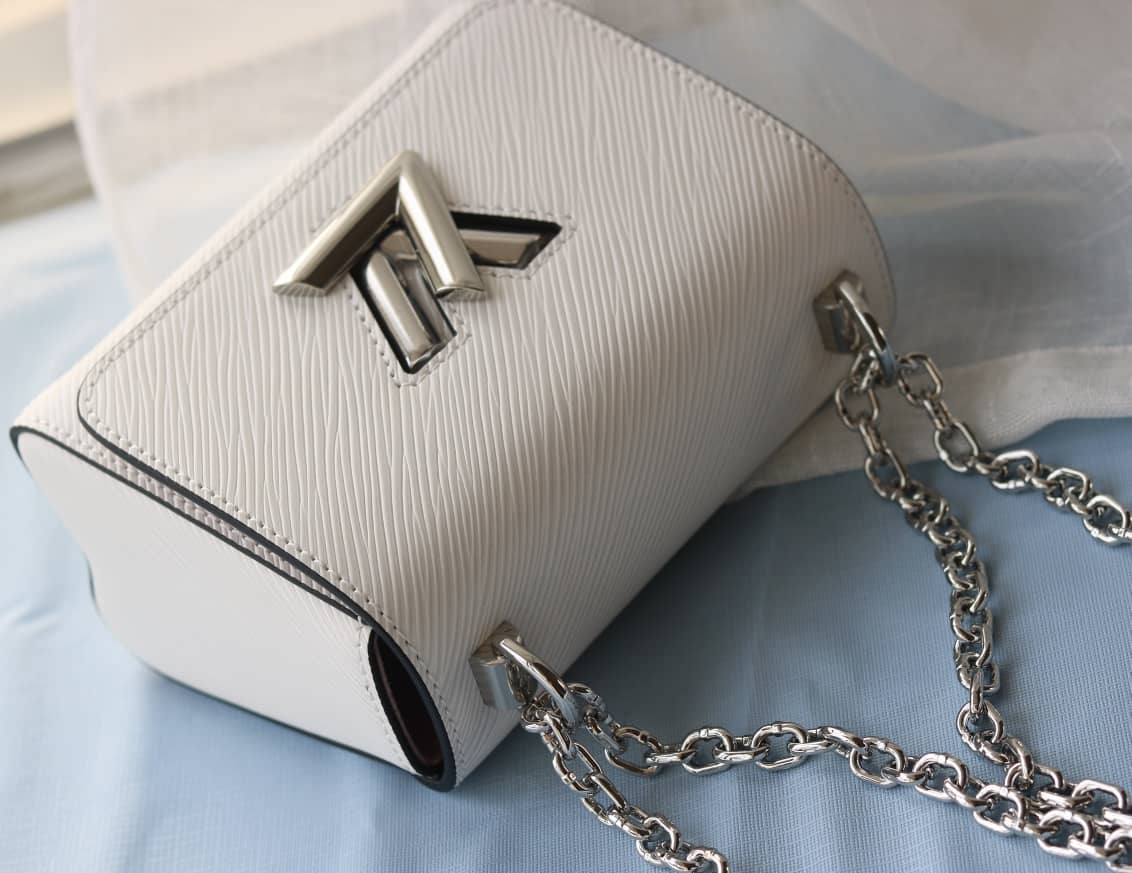 L0vis Vvtt0n Replica Twist MM Epi Leather Bag White