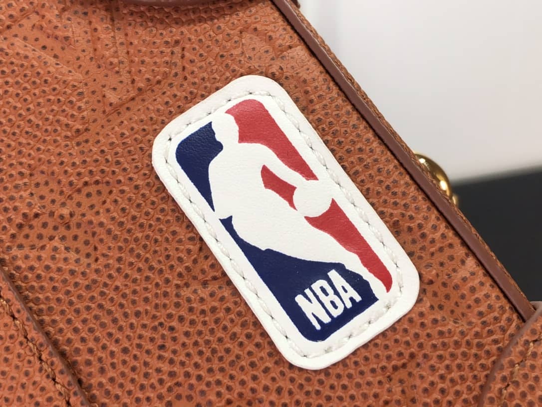 L0vis Vvtt0n Crossbody Dupe Soft Trunk NBA Wearable M80549