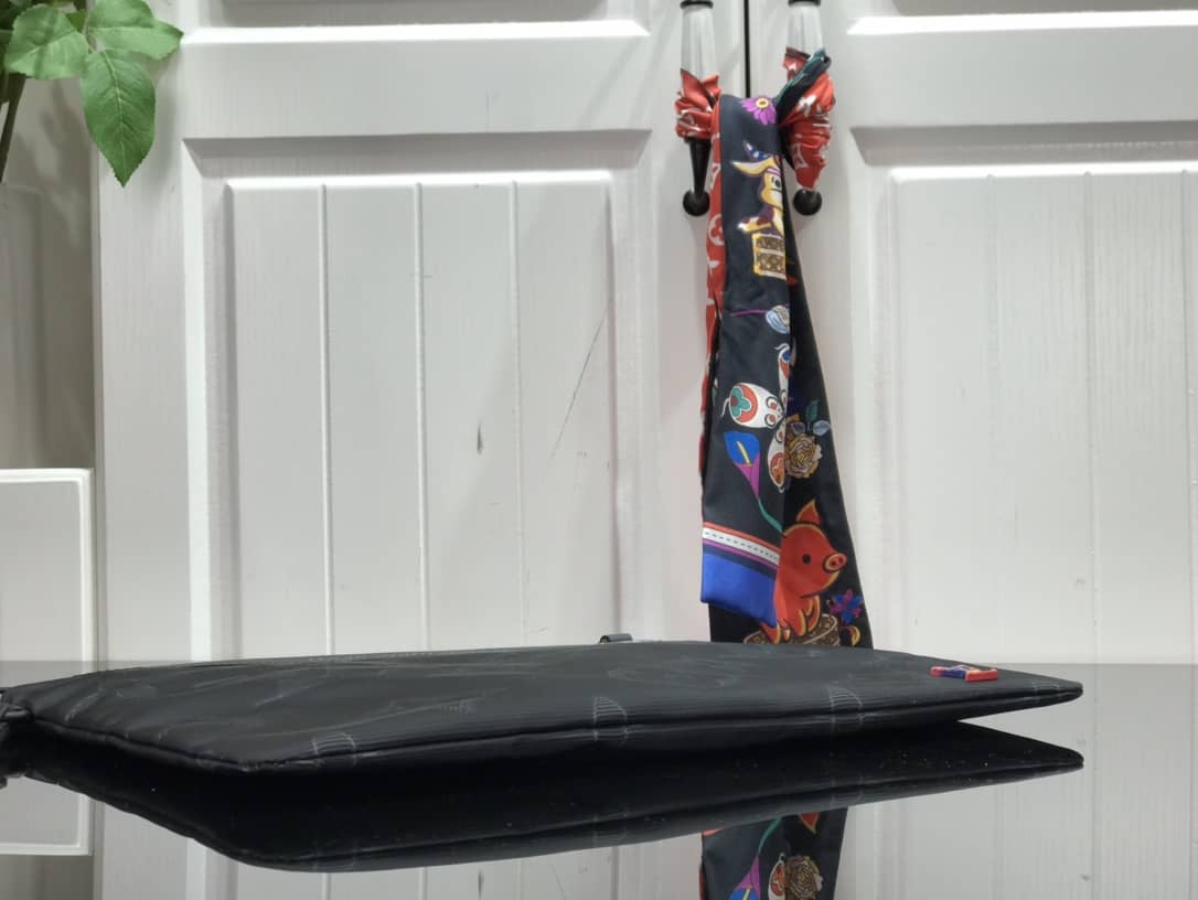 L0vis Vvtt0n Monogram 3D 2054 Reversible Replica Pouch M80142