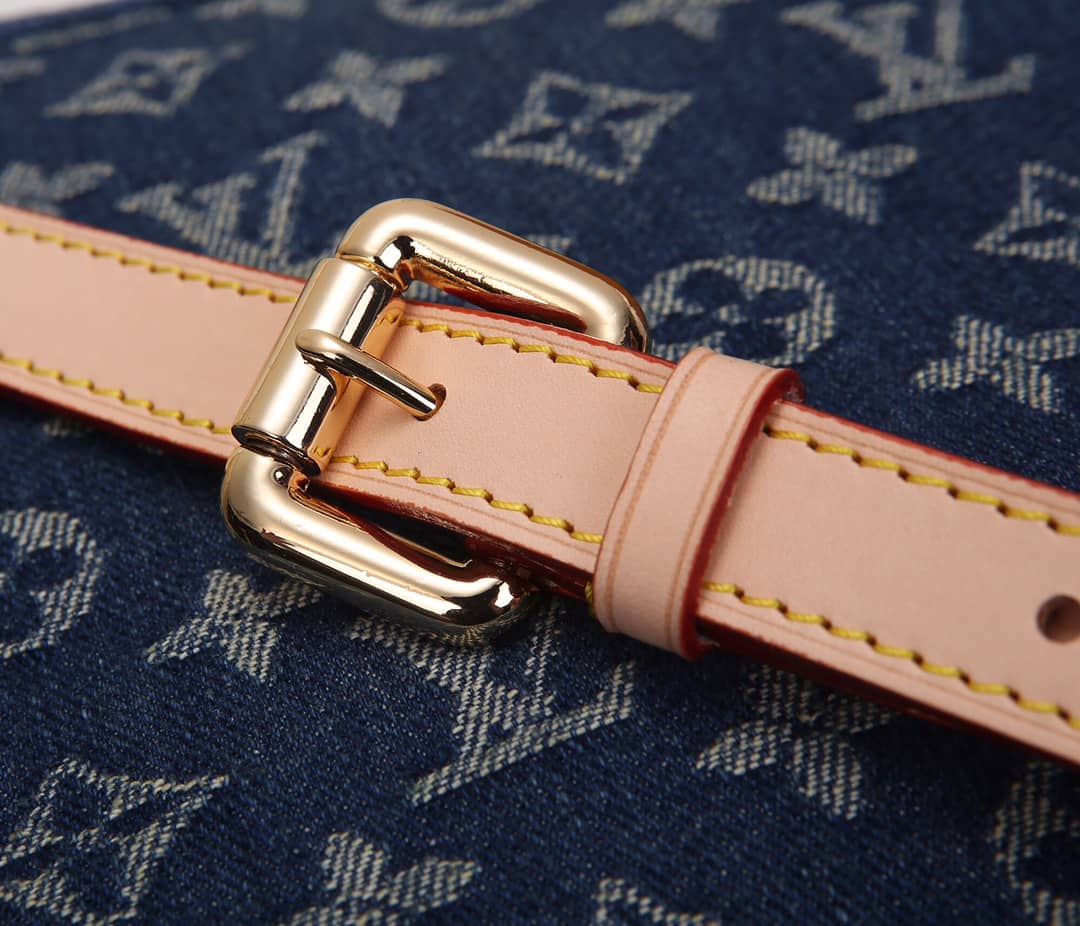 L0vis Vvtt0n Monogram Denim Replica Camera Bag M95348