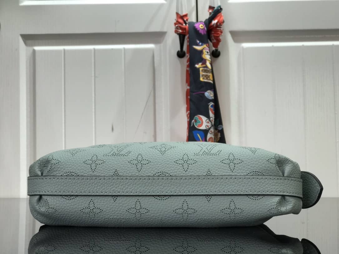 L0vis Vvtt0n Scala Mini Replica Pouch Blue M80092