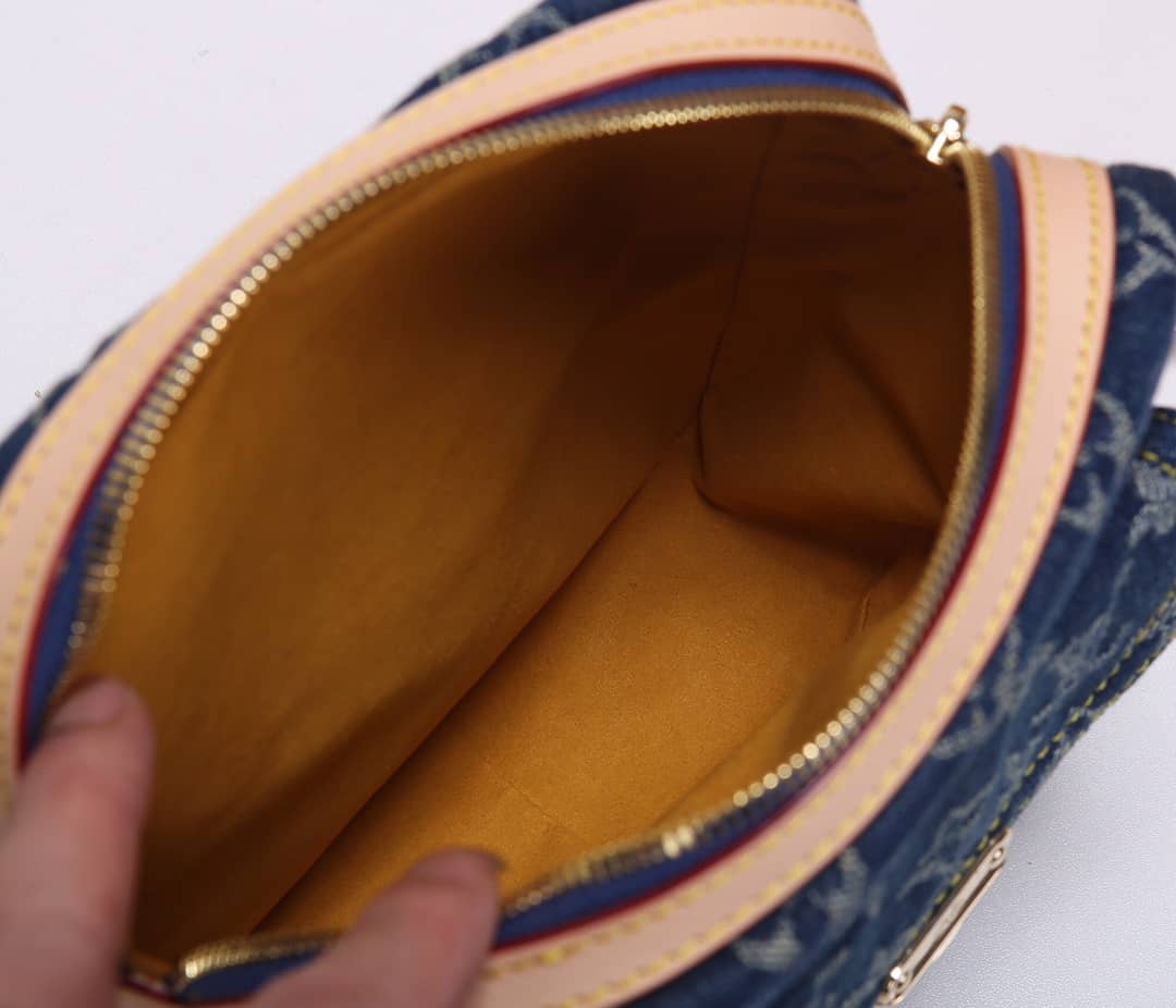 L0vis Vvtt0n Monogram Denim Replica Camera Bag M95348