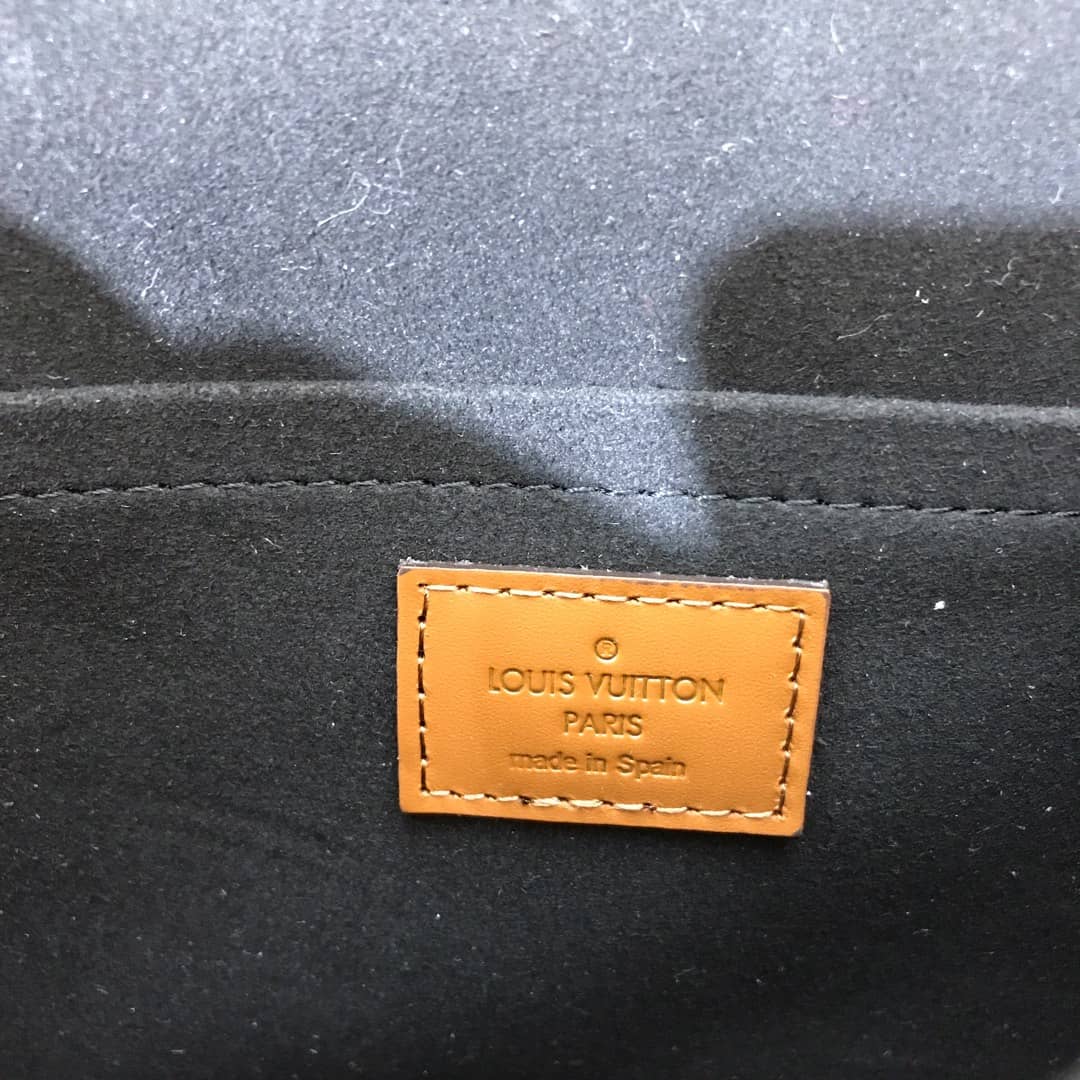 L0vis Vvtt0n Monogram Reverse Dauphine Chain Wallet Brown M45958