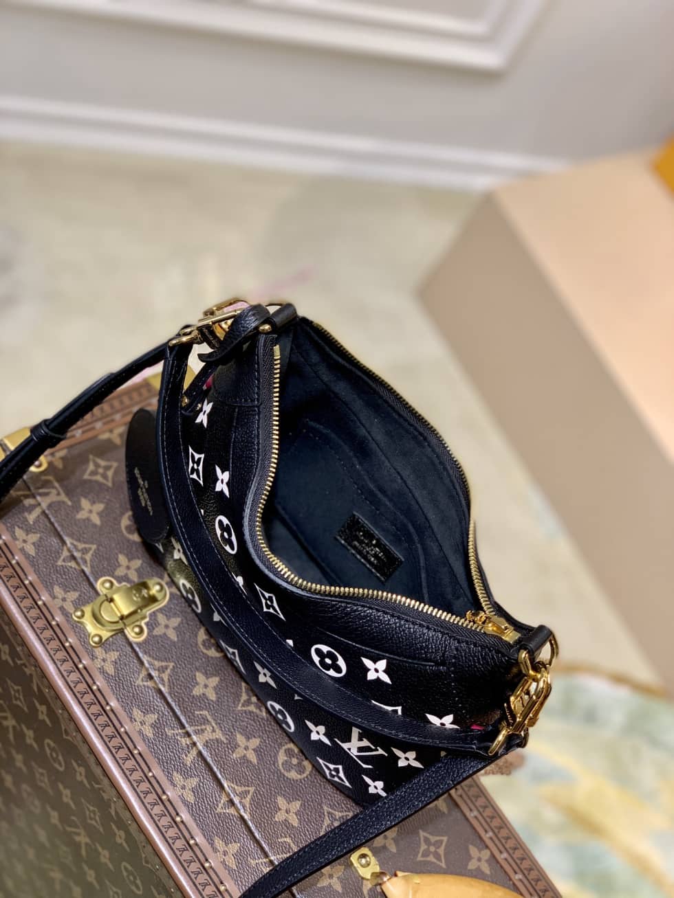 L0vis Vvtt0n Bagatelle BB Monogram Empreinte Black White M46091 Replica Hobo