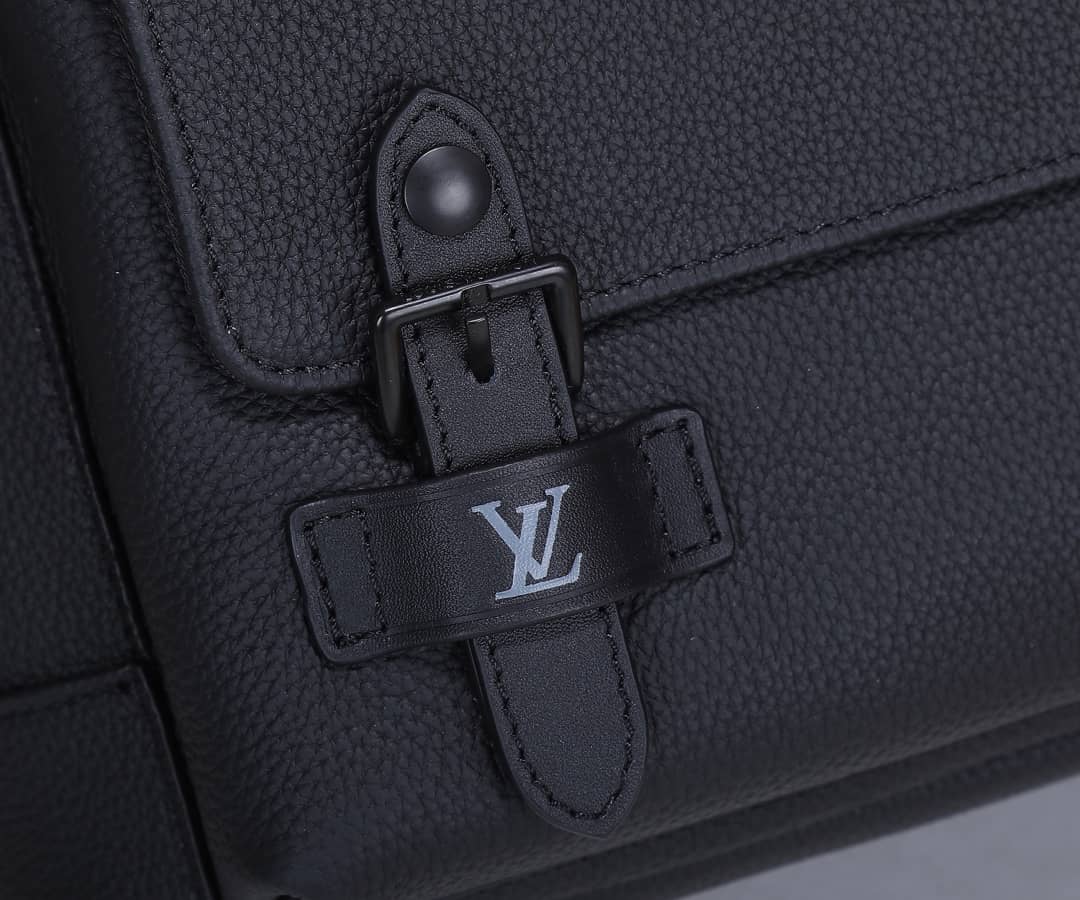 L0vis Vvtt0n Christopher Slim Taurillon Leather Black M58644 Replica Backpack