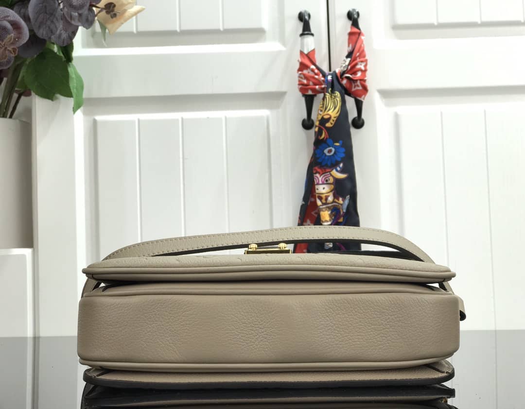 L0vis Vvtt0n Pochette Metis Marine Leather Beige M44071 Replica Shoulder Bag