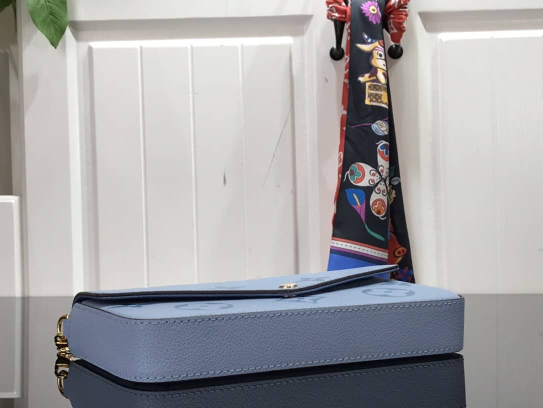 L0vis Vvtt0n Monogram Pochette Felicie Replica Bag Blue M80498