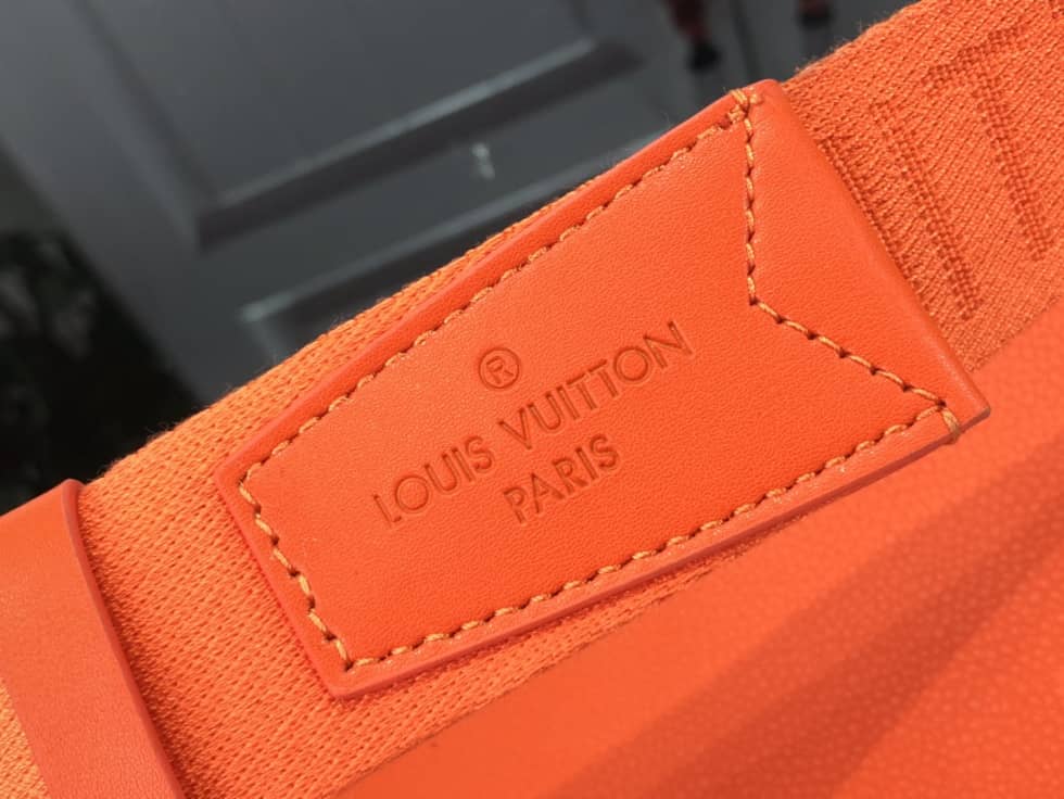 L0vis Vvtt0n Aerogram Slingbag M57081 Replica Shoulder Bag