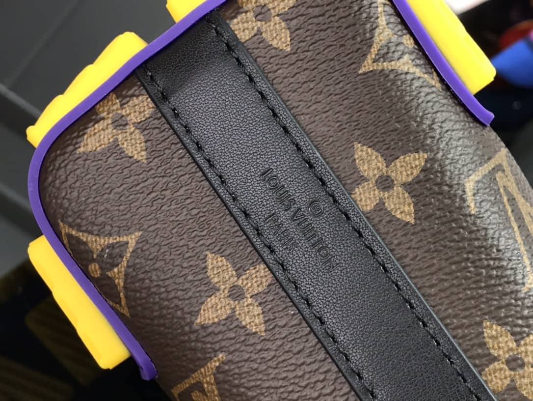 L0vis Vvtt0n Monogram Coated Canvas Cruiser Messenger Bag Replica M57966