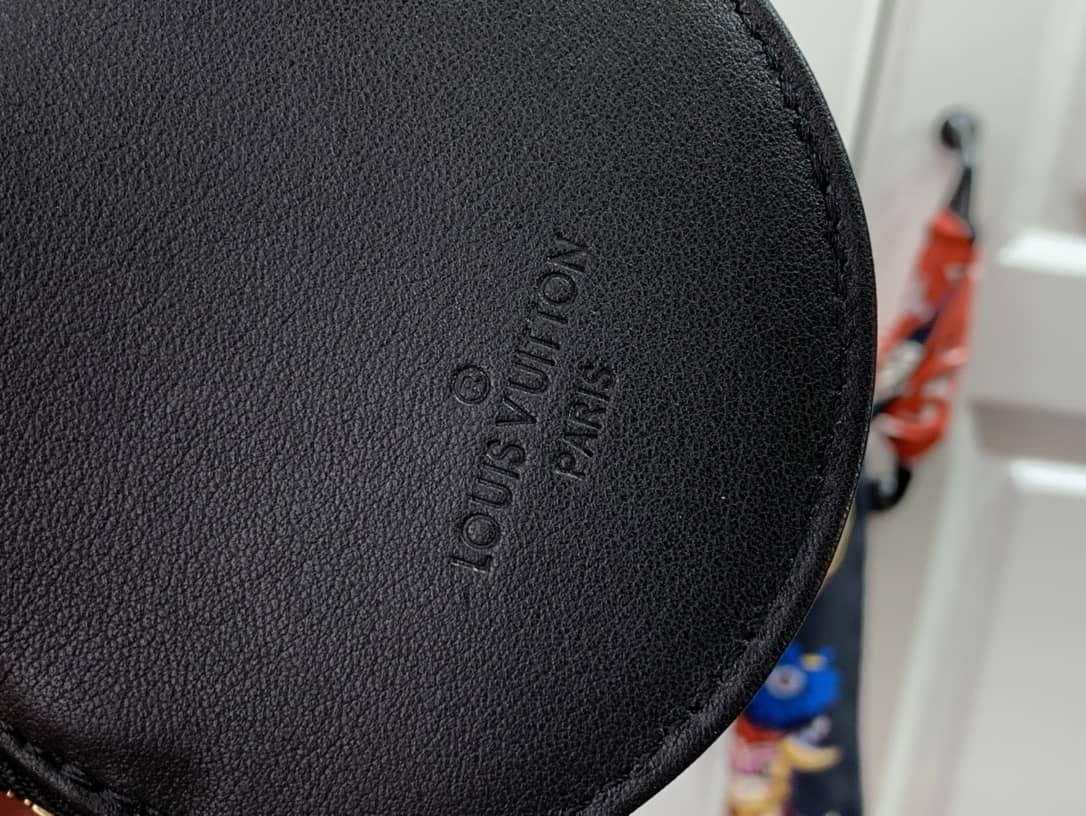 L0vis Vvtt0n New Wave Multi Replica Pochette Black M56466