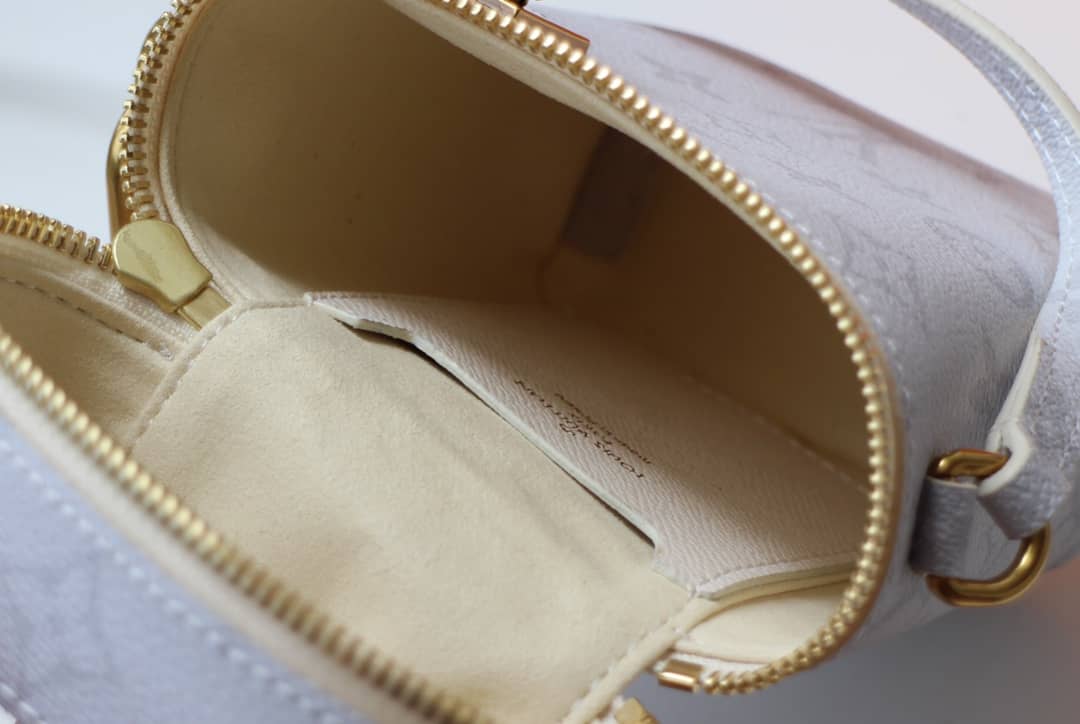 L0vis Vvtt0n Epi Leather Chalk Nano Replica Bucket Bag M61112