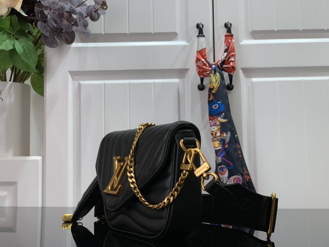 L0vis Vvtt0n New Wave Multi Replica Pochette Black M56466