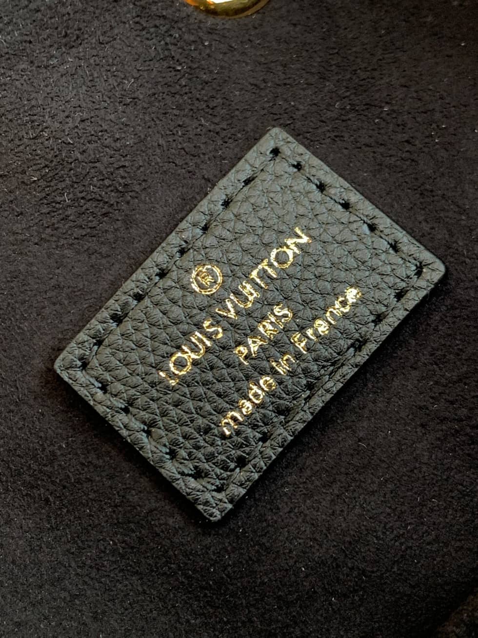 L0vis Vvtt0n Lockme Grained Calf Leather Black M57687 Replica Bucket Bag