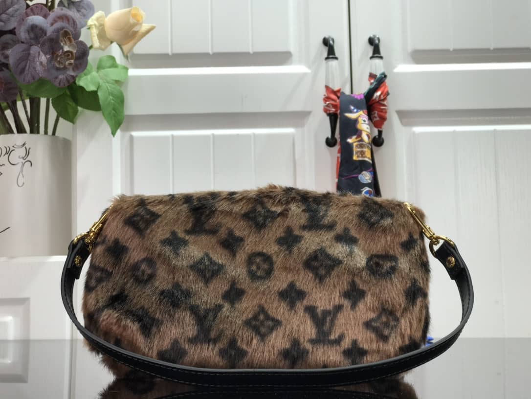 L0vis Vvtt0n Mink Monogram Vision Milla MM Pochette
