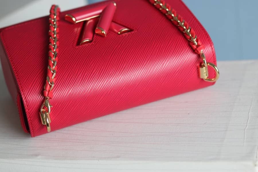 L0vis Vvtt0n Twist MM Chain Leather Replica Bag Red M50282