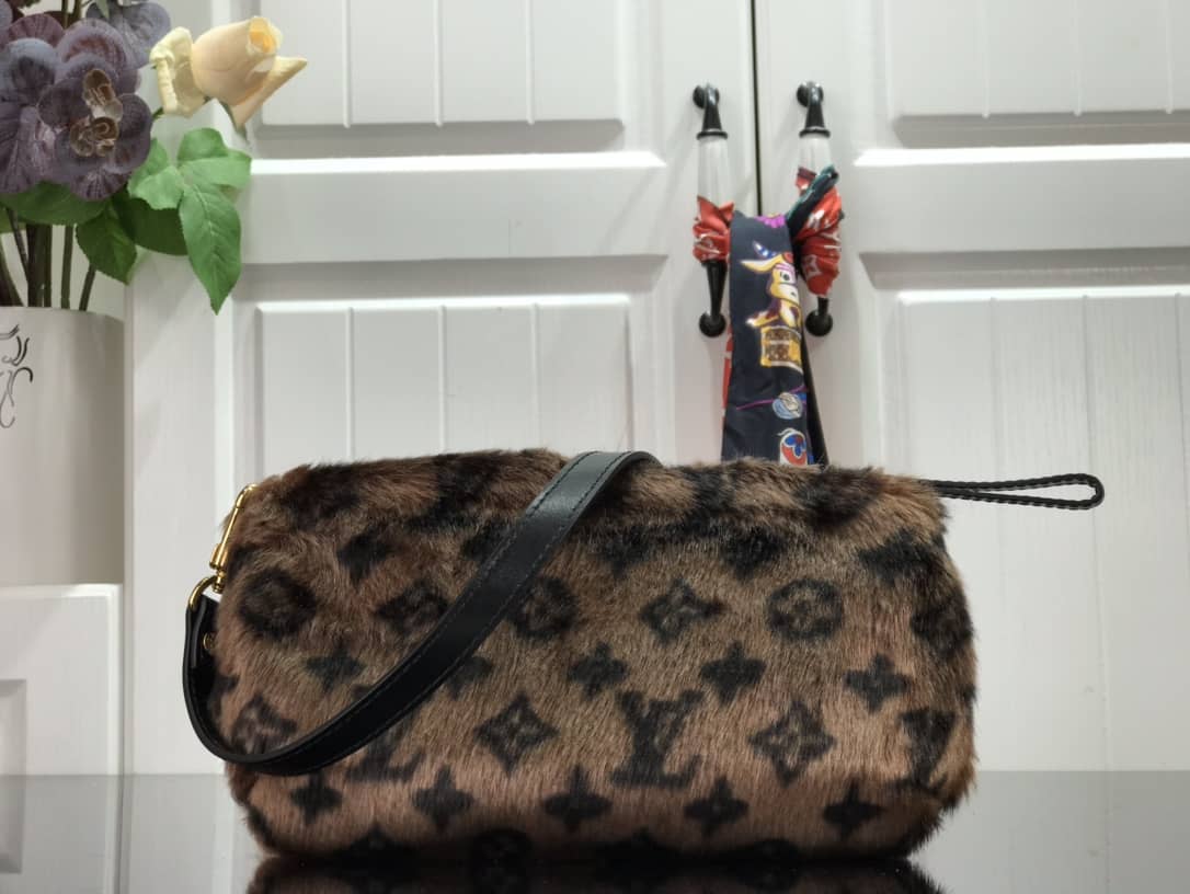 L0vis Vvtt0n Mink Monogram Vision Milla MM Pochette