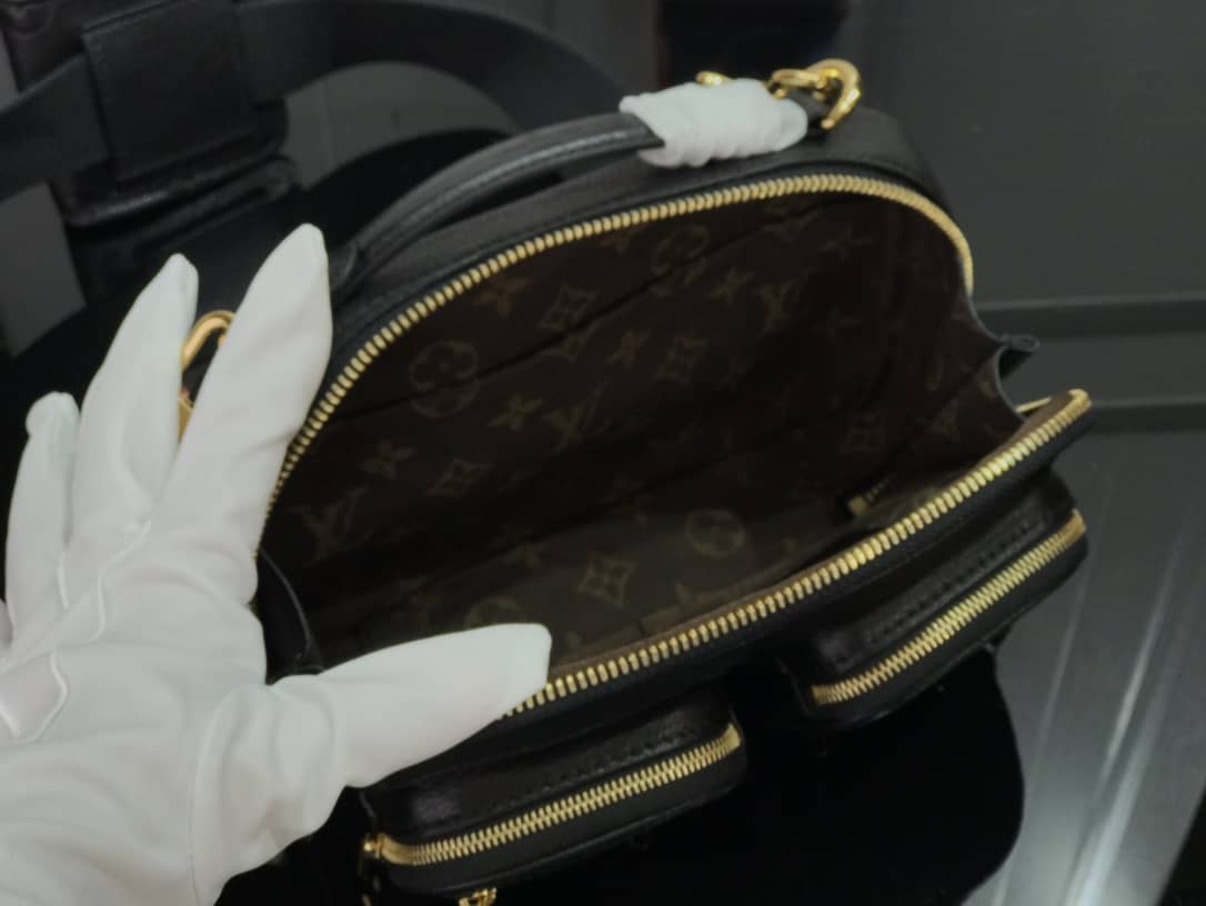 L0vis Vvtt0n Utility Black Replica Crossbody Bag M80450