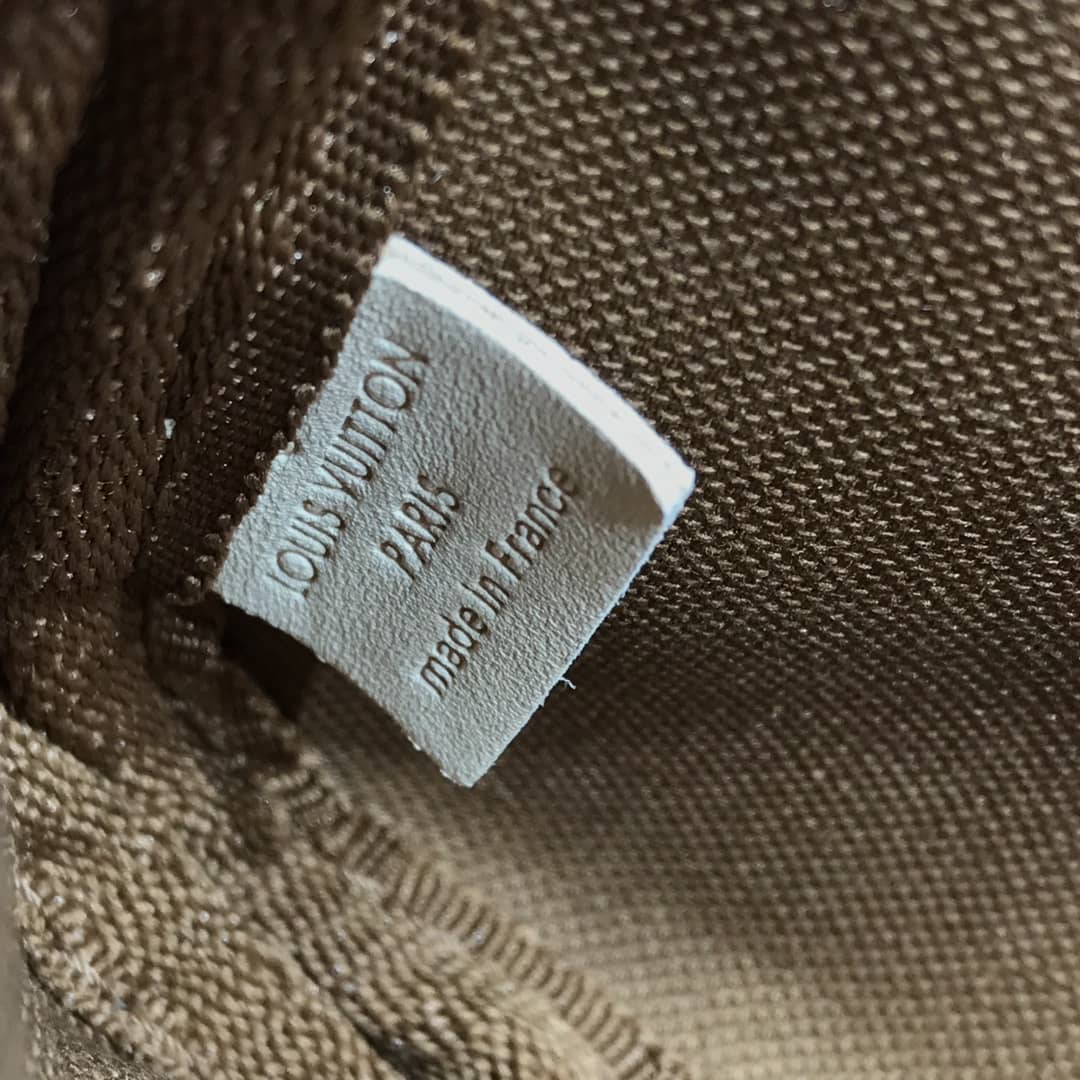 L0vis Vvtt0n Monogram Canvas Multi Pochette Replica Red M44823