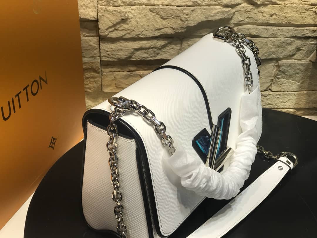 L0vis Vvtt0n AAA Replica Chain Shoulder Bag White