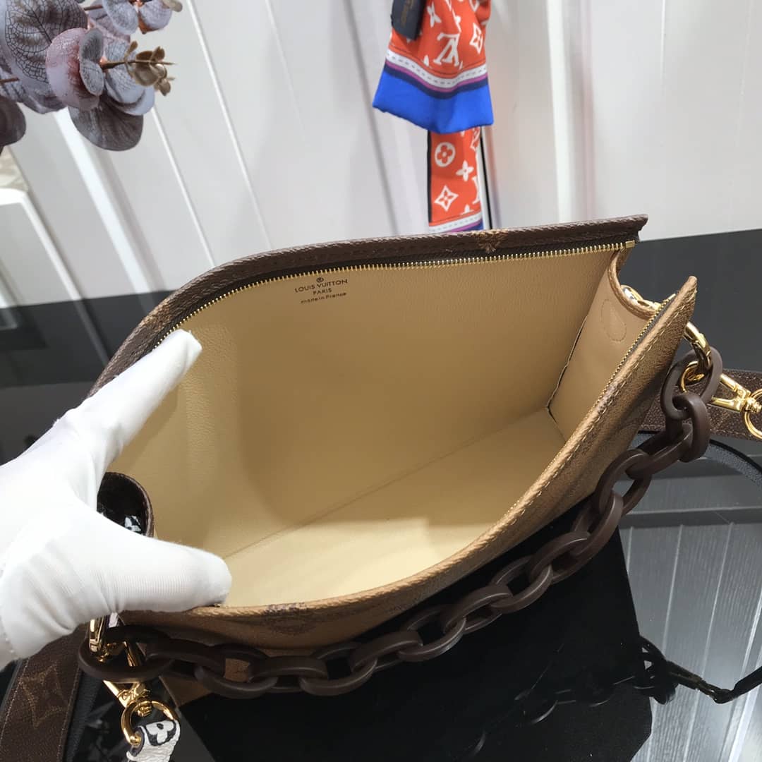 L0vis Vvtt0n Toiletry Monogram Canvas Pouch Yellow Replica M47542