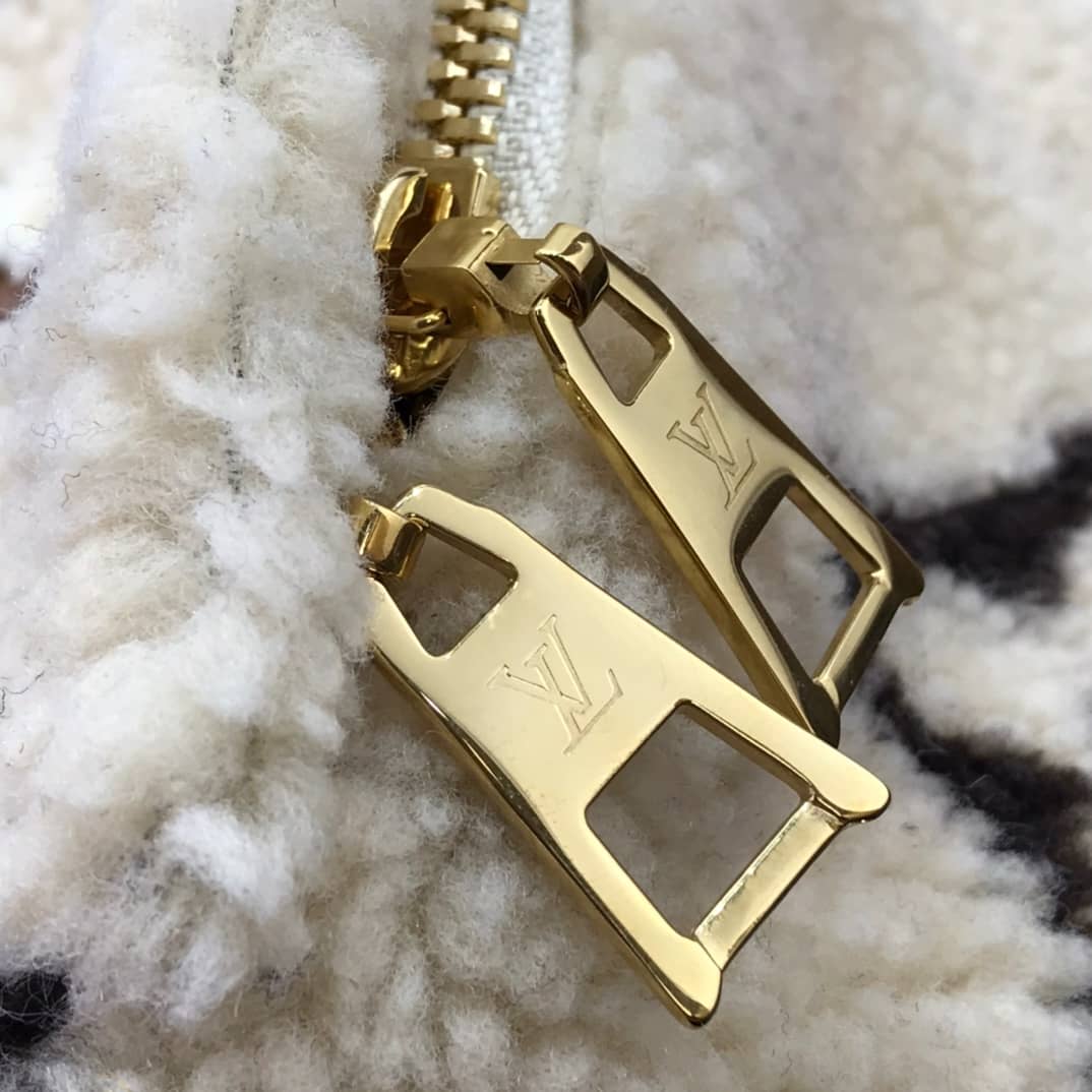 L0vis Vvtt0n Giant Monogram Teddy MM Replica Waist Bag M55425