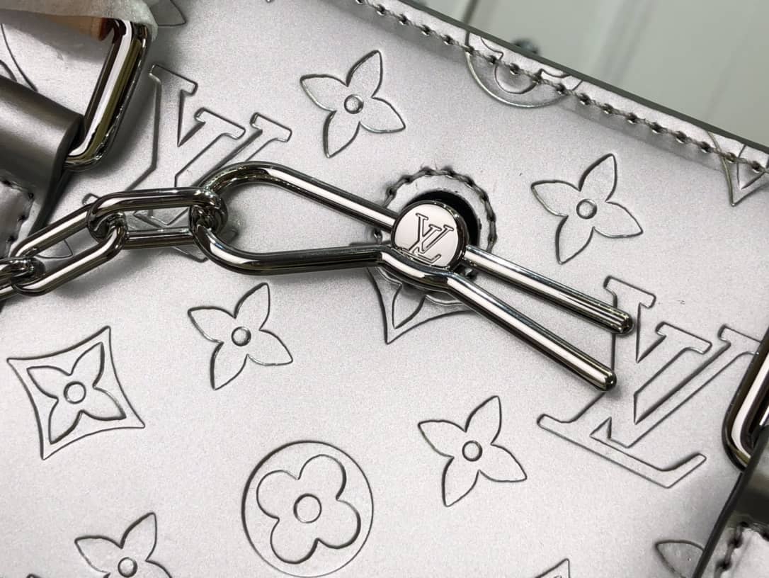 L0vis Vvtt0n Sac Plat Monogram Mirror Coated Shoulder Bag Replica Silver M45884