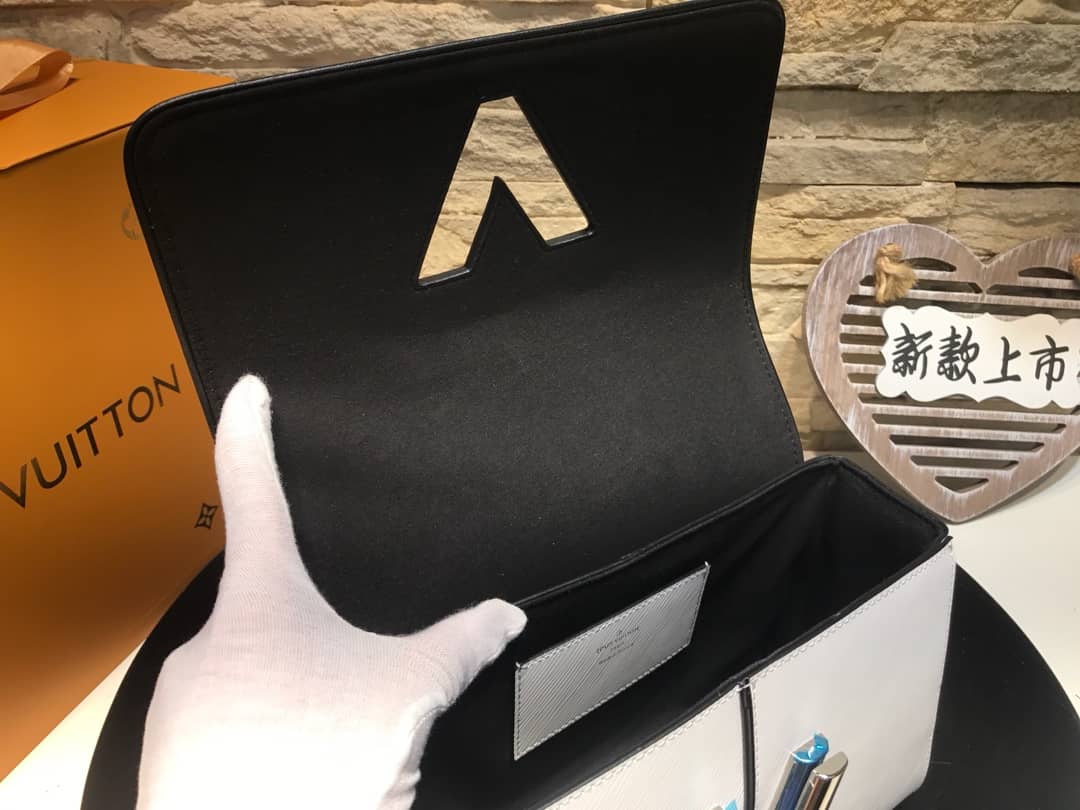 L0vis Vvtt0n AAA Replica Chain Shoulder Bag White