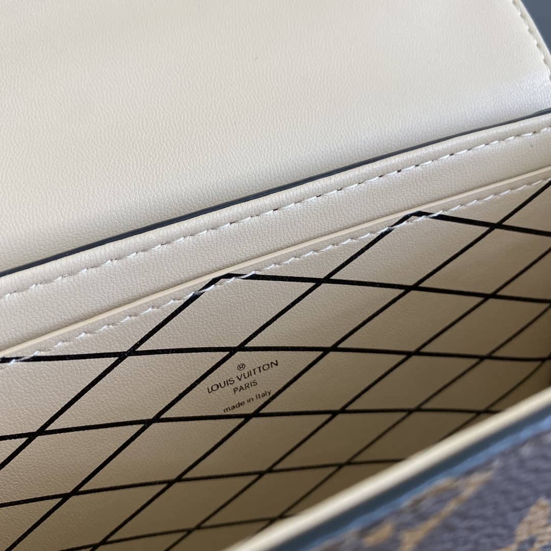 L0vis Vvtt0n Mini Trunk Monogram Canvas Key Chain Replica Bag 44188M