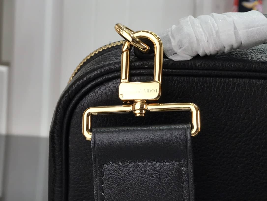 L0vis Vvtt0n Utility Black Replica Crossbody Bag M80450