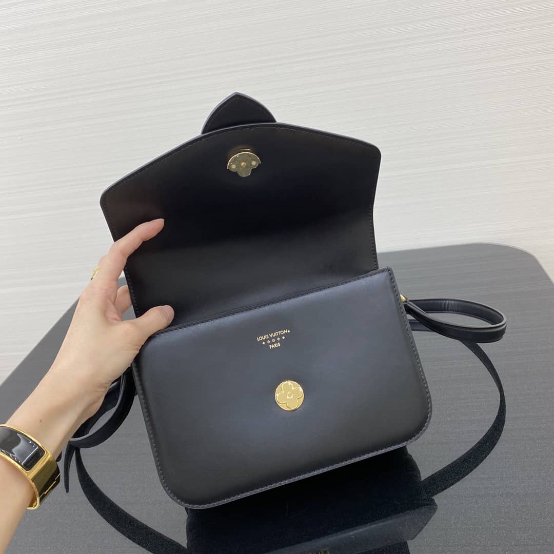 L0vis Vvtt0n Pont 9 Leather Crossbody Bag M55948