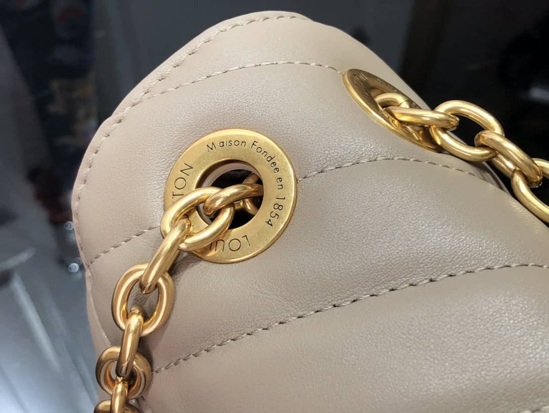 L0vis Vvtt0n New Wave Chain Leather Replica Shoulder Bag Gray M58550