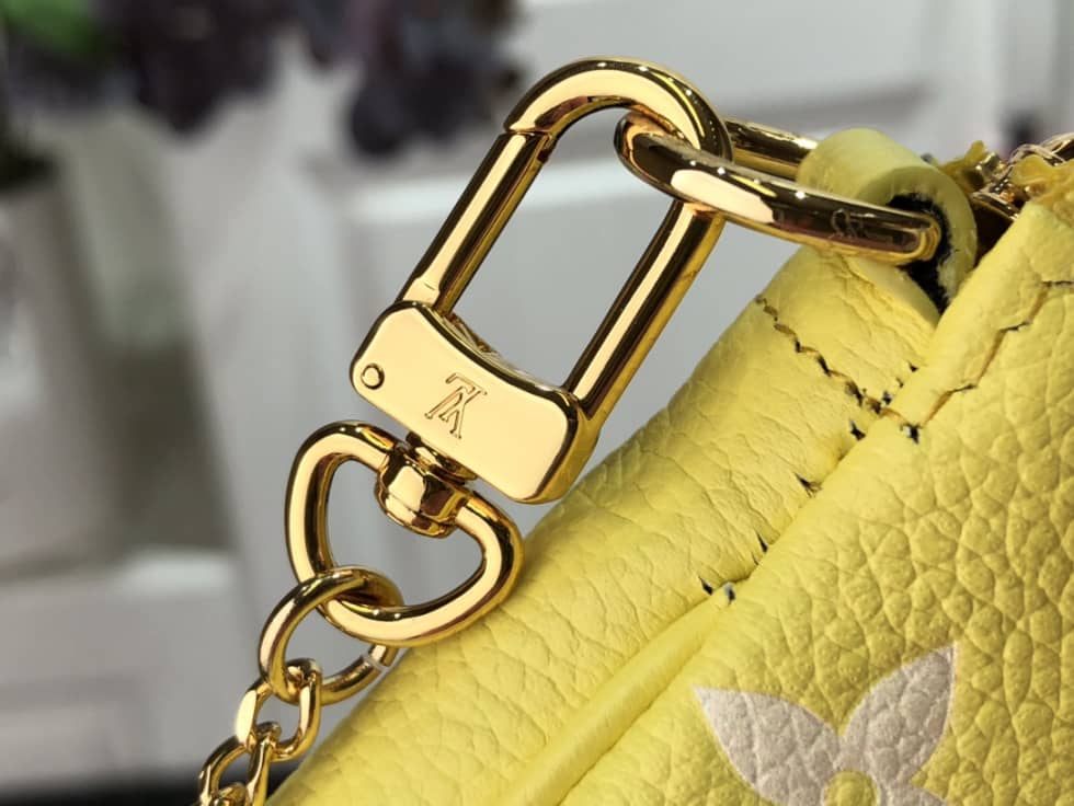 L0vis Vvtt0n Monogram Empreinte Mini Pochette Accessoires Yellow M46129