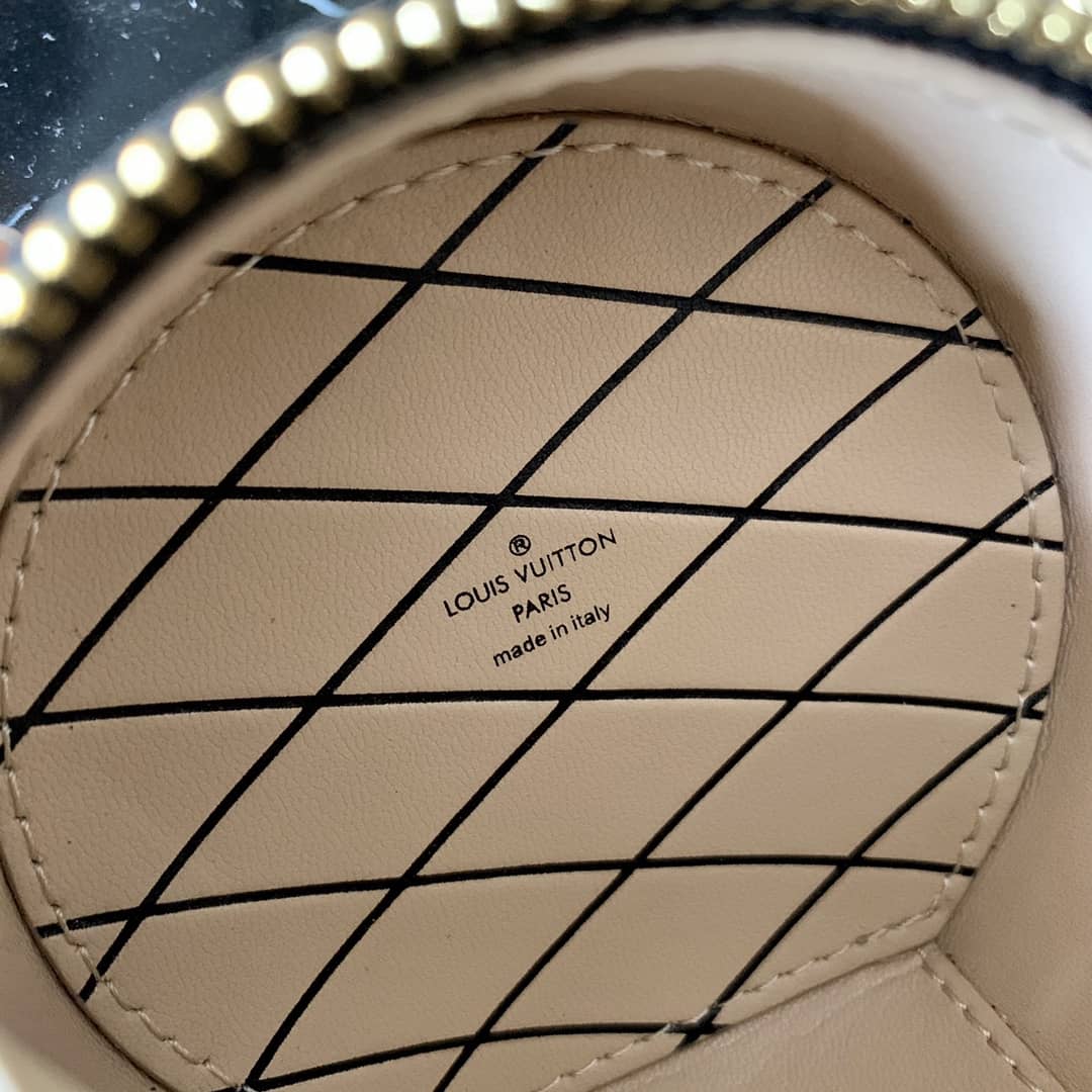 L0vis Vvtt0n Petite Boite Chapeau Necklace Replica Bag M68577