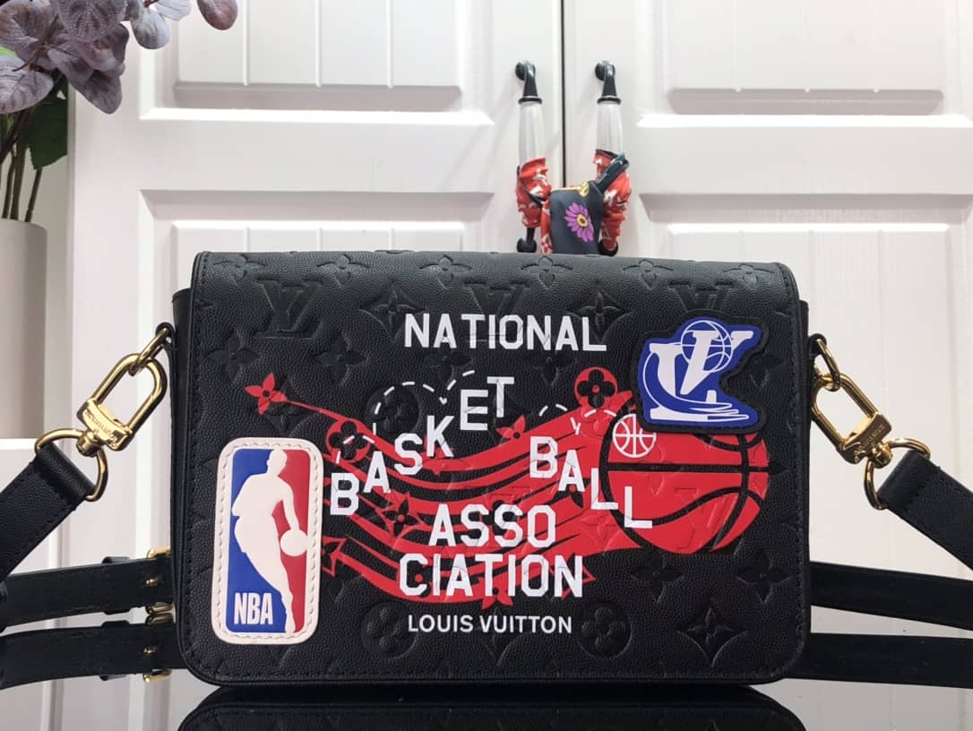 L0vis Vvtt0n NBA Studio Messenger Basketball Bag Replica M58498
