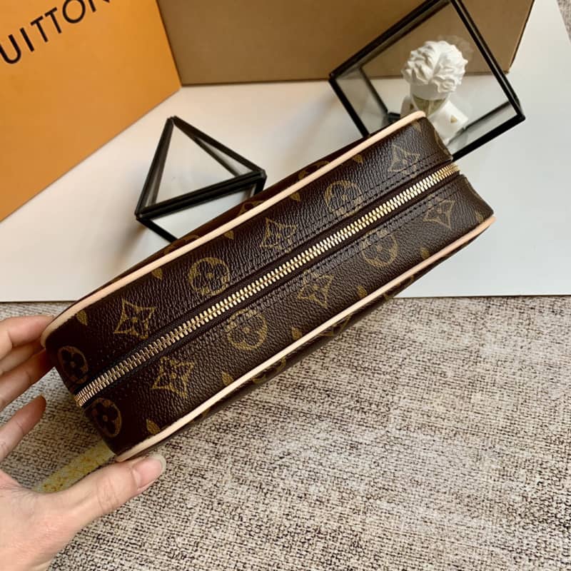 L0vis Vvtt0n Toilet Pouch GM Monogram Canvas Replica M43383