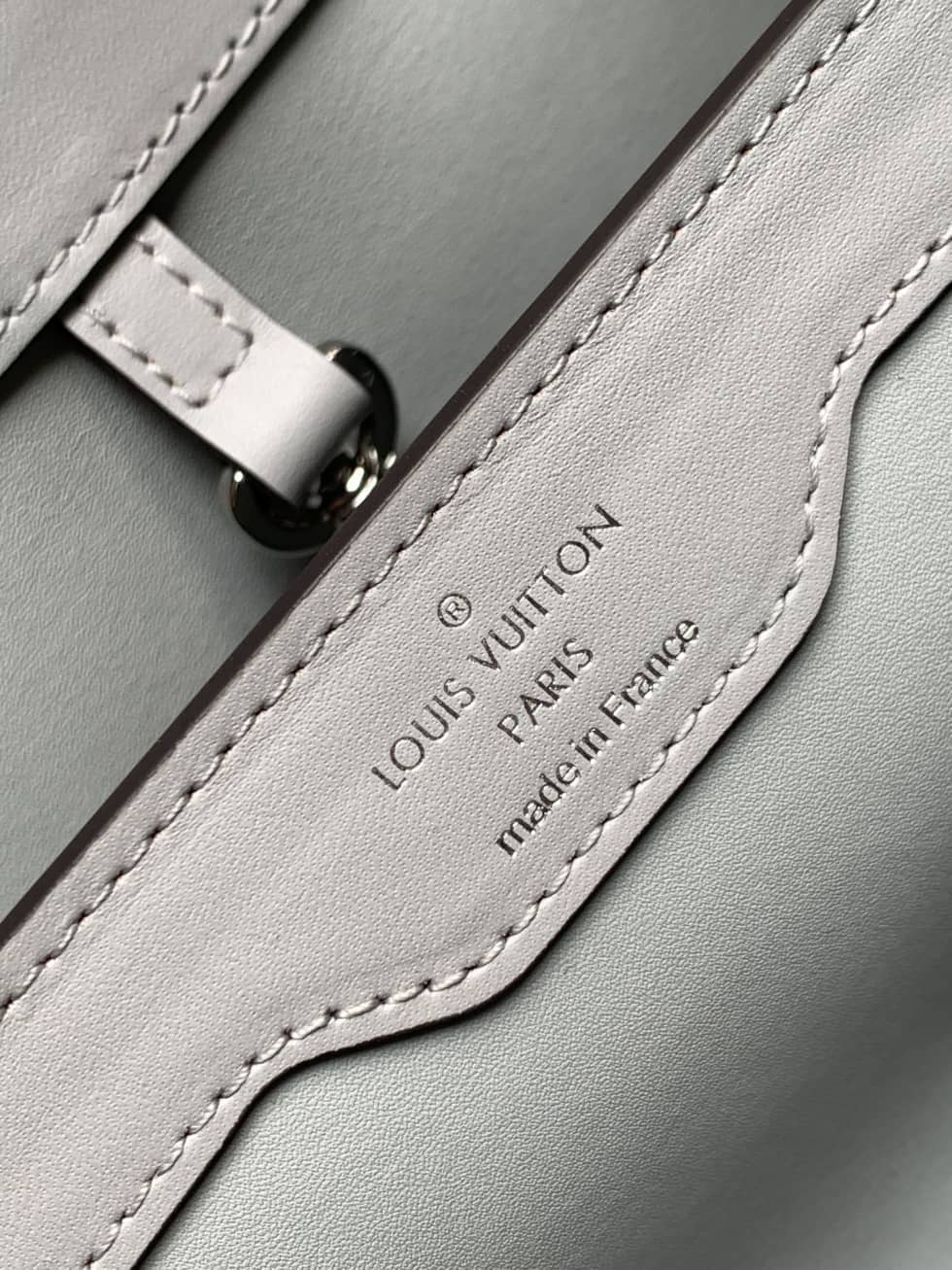 L0vis Vvtt0n Capucines MM 2way Hand Magnolia M42258 Replica Crossbody Bag