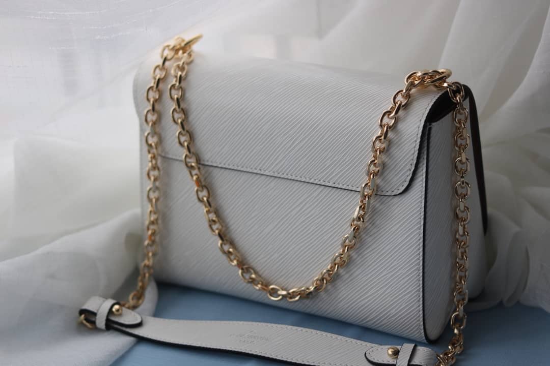 L0vis Vvtt0n Twist Bag White Replica M50281