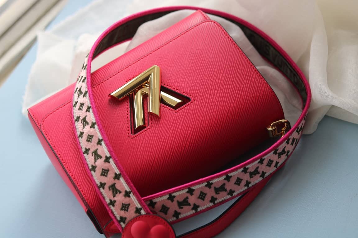 L0vis Vvtt0n Textured Epi Leather Twist Series Bag Red